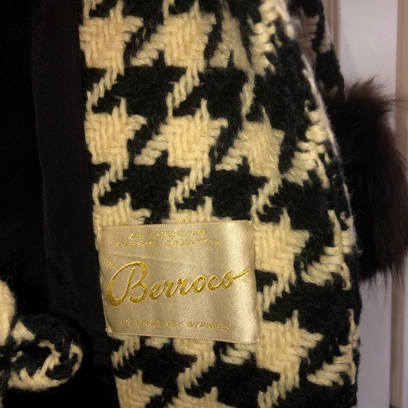 Vintage houndstooth coat with fur collar and cuffs - Picture 5 of 5